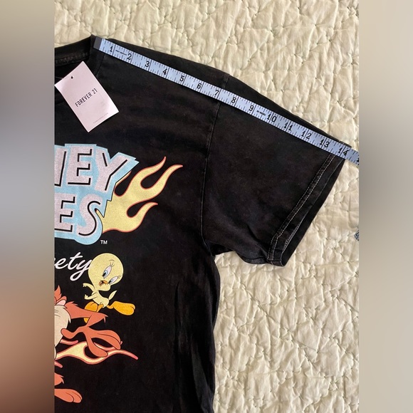 🆕NWT Looney Tunes t- Shirt Taz, Bugs Bunny, Daffy Duck, Marvin the Martian - Picture 10 of 11